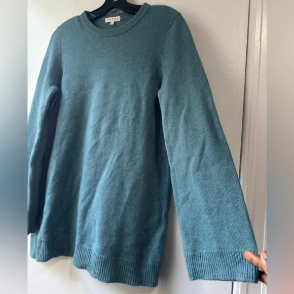 Demylee New York Cashmere Blue Crew Neck Sweater with Relaxed Fit - Picture 8 of 10
